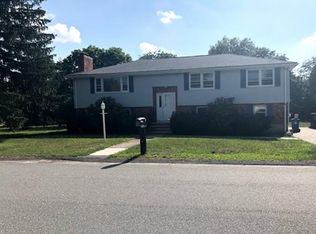 14 Randall Dr, Burlington, MA 01803