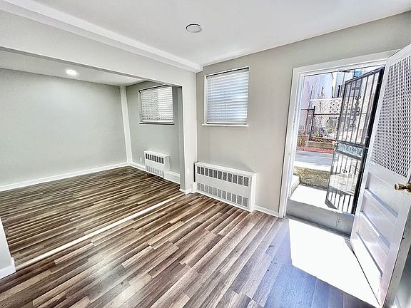 3rd image of 21-08 Hoyt Ave S #1