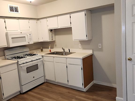 5th image of 2201 Mission Hill Cir #103