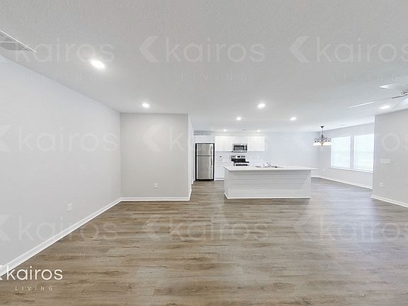 2nd image of 18 Bungalow Cir