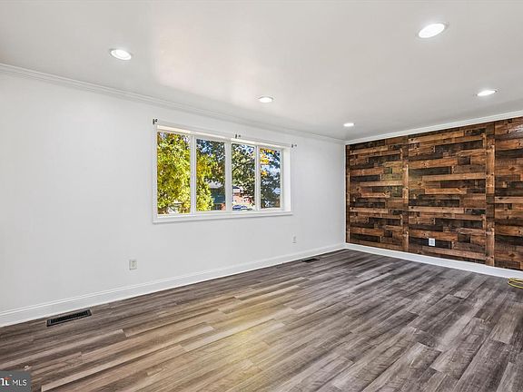 4th image of 803 Booker Dr