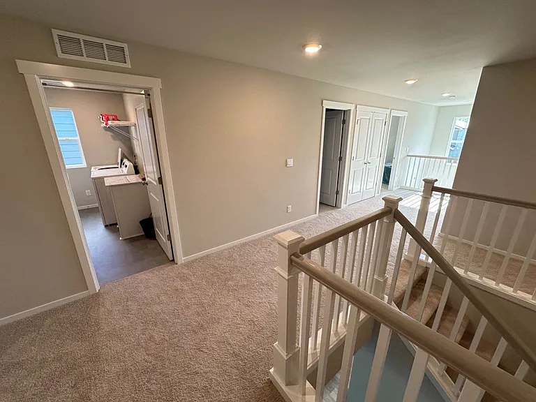 2406 Hyde Ct NE — Photo 17