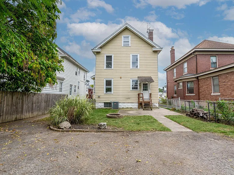 2428 Robertson Ave — Photo 28