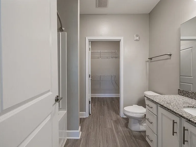 360 Hilliard Apartments — Photo 8
