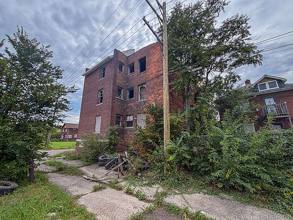 5th image of 2900 Clairmount St