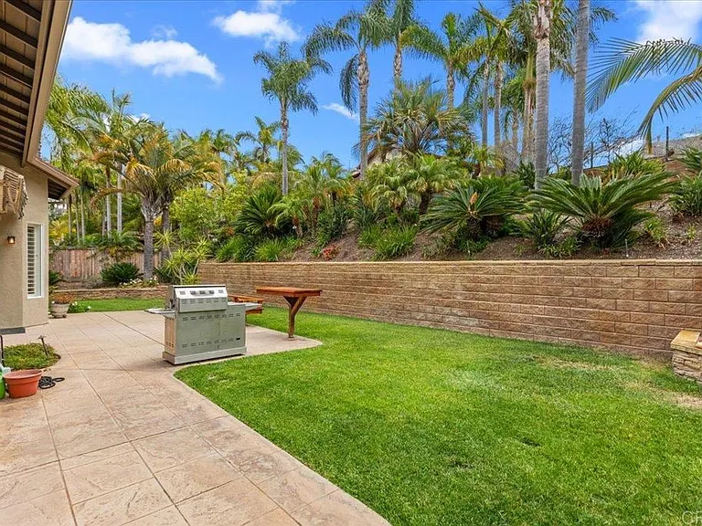 219 Pacific View Ln — Photo 38