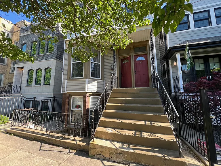 2335 W Barry Ave #2 — Photo 1