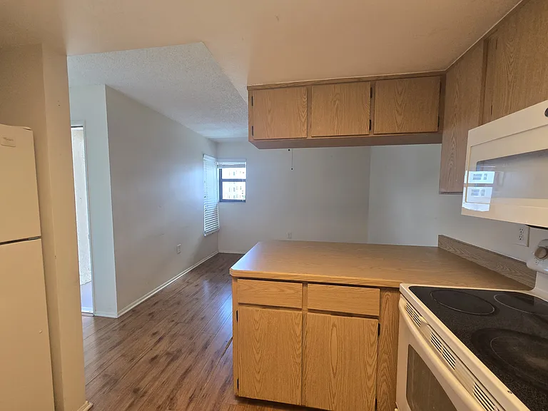515 Landings Way — Photo 3