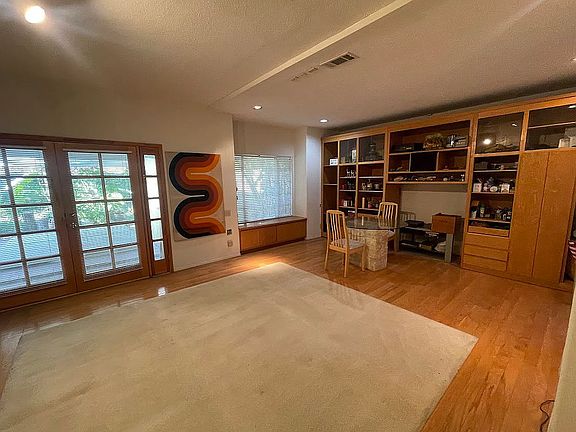 3rd image of 847 Mooncrest Cir