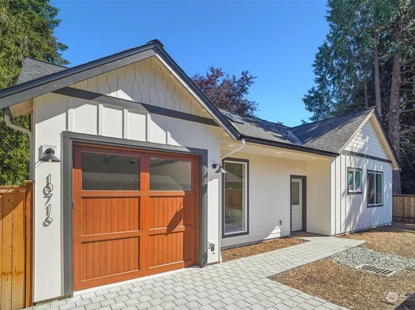 10716 39th Avenue NE, Seattle, WA 98125