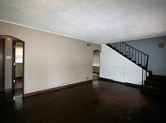 4th image of 9209 Central Ave