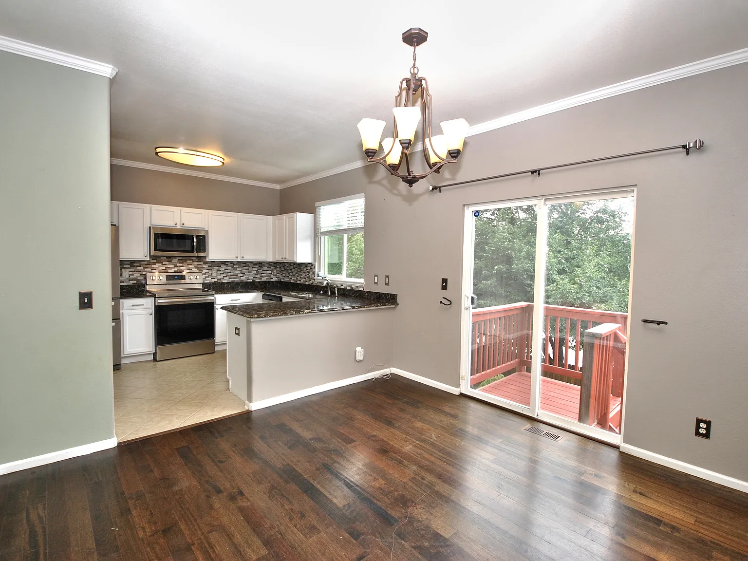 3 bed, 2034 sqft, $2,200 — Photo 4