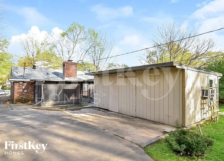 1465 Wheaton St — Photo 14