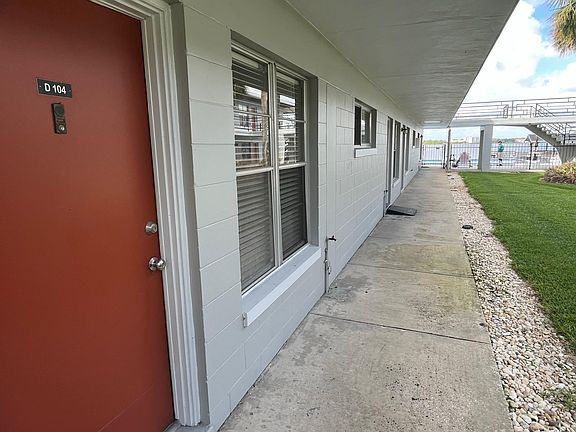 5th image of 4328 Edgewater Dr APT D104