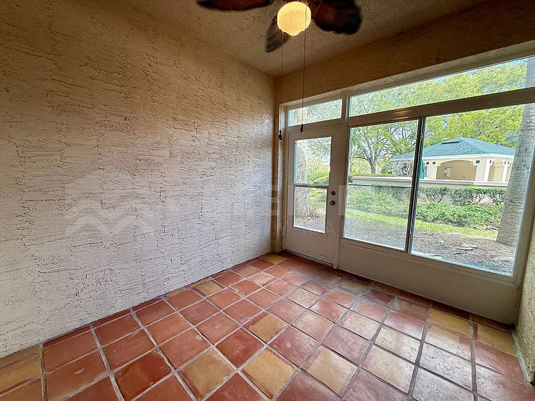 204 Augusta Cir — Photo 25