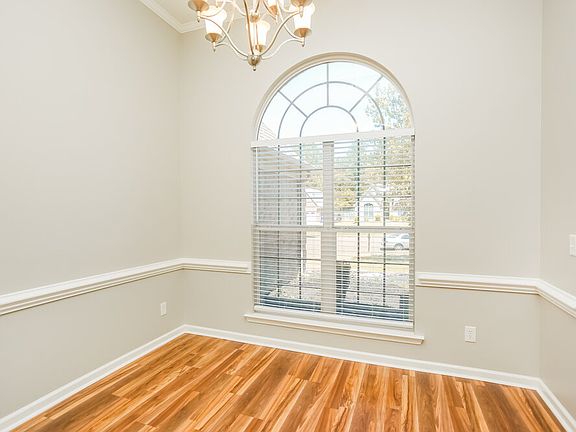 5th image of 8911 Oak Grove Blvd