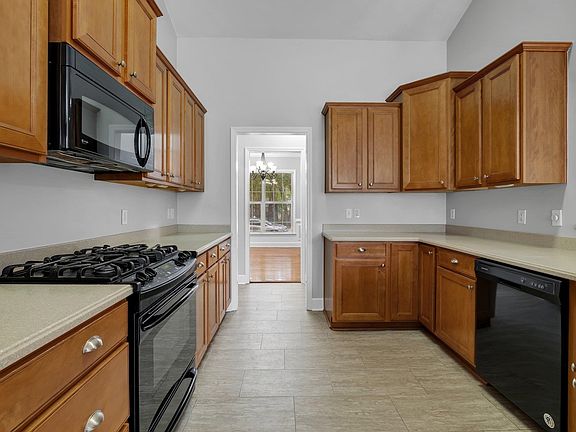3rd image of 4715 Stoney Trce