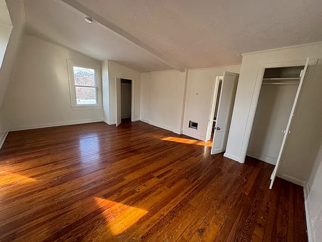 1044 Rosemont Ave — Photo 32