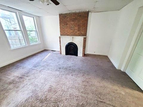 3rd image of 46 Oneida St Floor 1