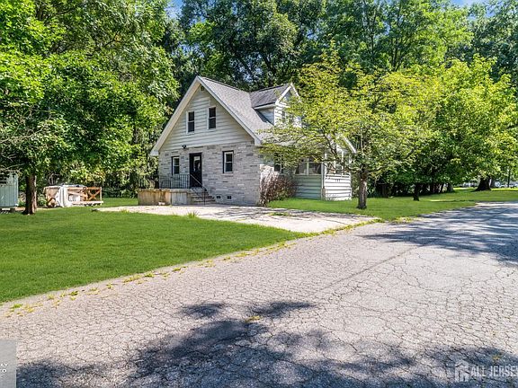 2nd image of 303 Stephenson Ave