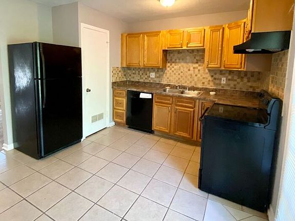 5th image of 11418 Delmar St
