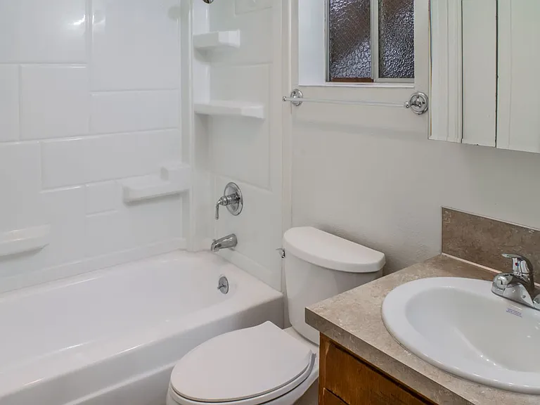 1526 7th St (Columbia Apts) — Photo 7