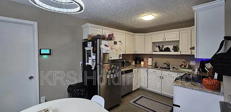 1543 Grove St — Photo 6