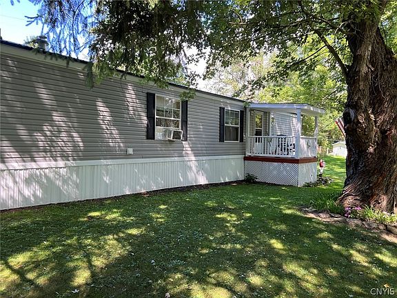 4th image of 28 Horseshoe Dr