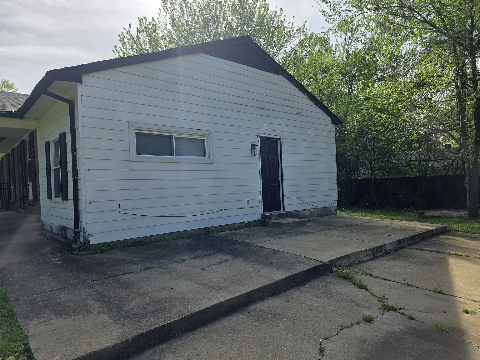 3 bed, 1170 sqft, $1,050 — Photo 2