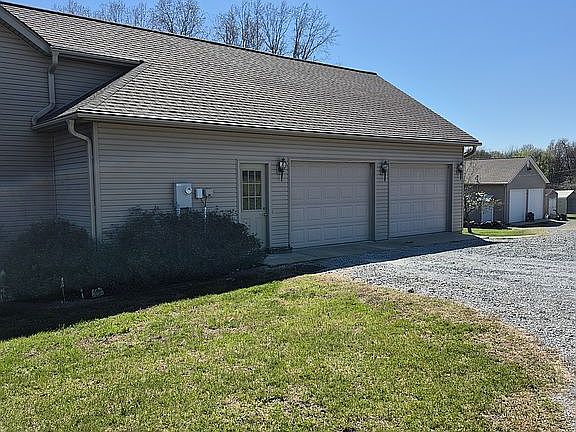 3rd image of 753 Sharpe School Rd