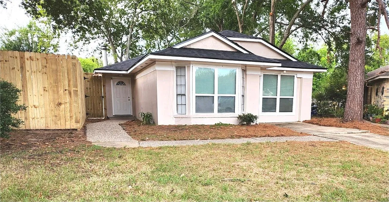 3 bed, 2.0 bath, 1453 sqft, $1,795 — Photo 1