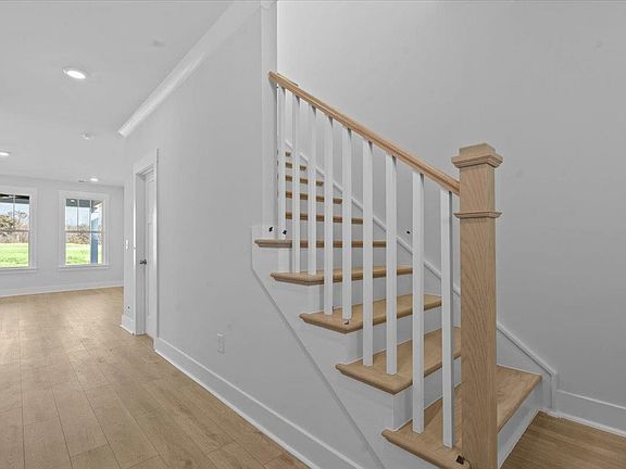 3rd image of 469 Amaryllis Ln