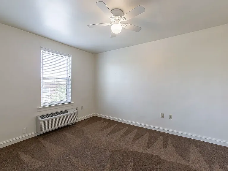 107 Bloomingdale Ave — Photo 15