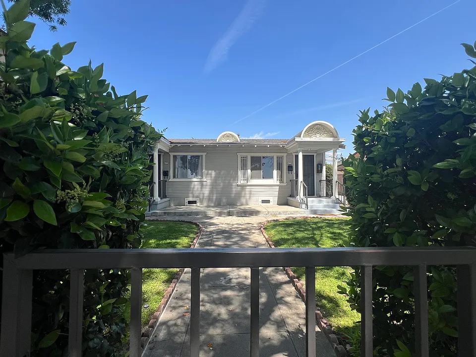 433 W Windsor Rd