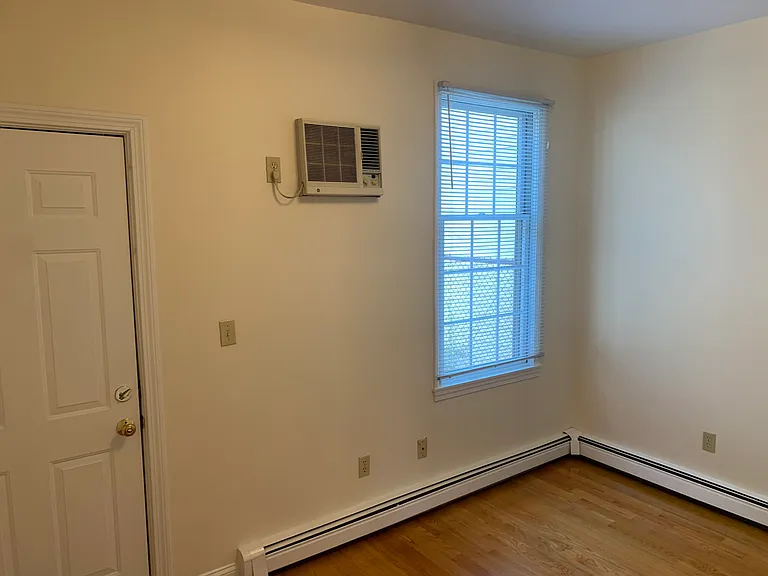 202 Hurley St — Photo 15