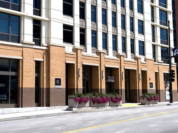 Echelon building entrance