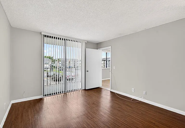 738 Executive Center Dr #21 — Photo 10