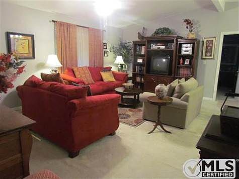 3rd image of 6 Birch Ct