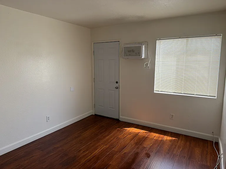 2309 N Naomi St #F — Photo 9