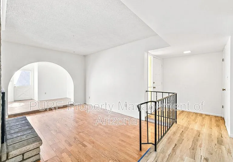 2604 W Ellis Dr — Photo 2