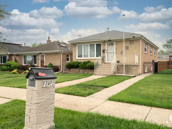 7707 Moody Ave, Burbank, IL 60459