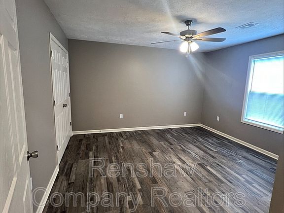 4th image of 118 1st Ave