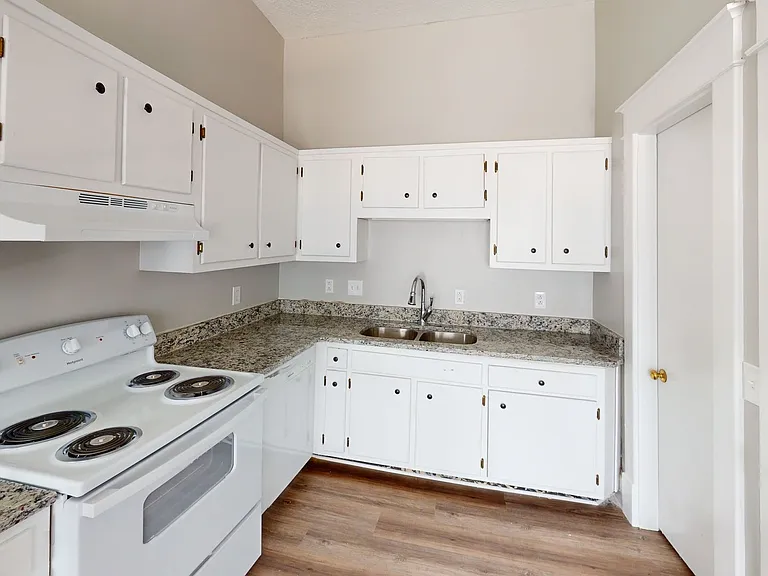 2108 Acklen Ave — Photo 8