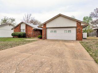2602 Heritage Trl, Enid, OK 73703