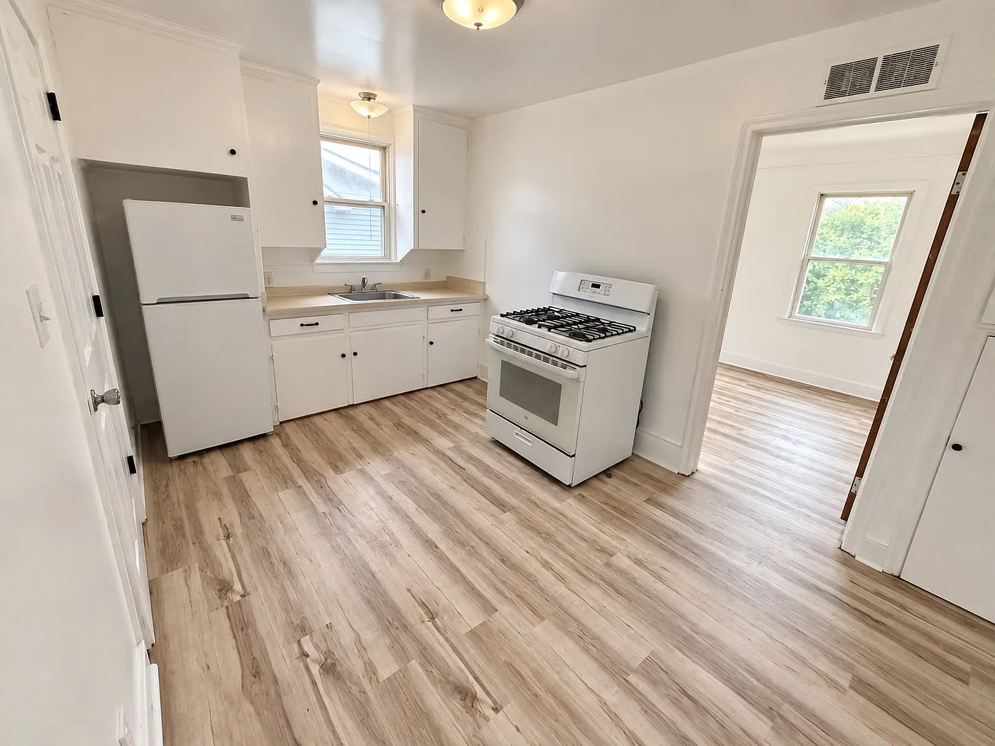 2 bed, 800 sqft, $1,200 — Photo 3