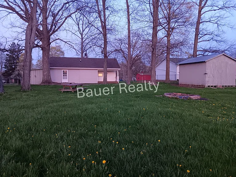 844 Lake Dr — Photo 2