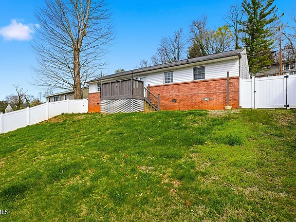 3rd image of 578 Bays View Ct