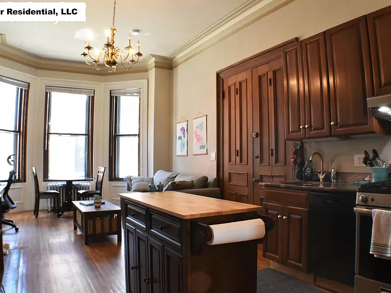 31 Fairfield St #2 — Photo 3