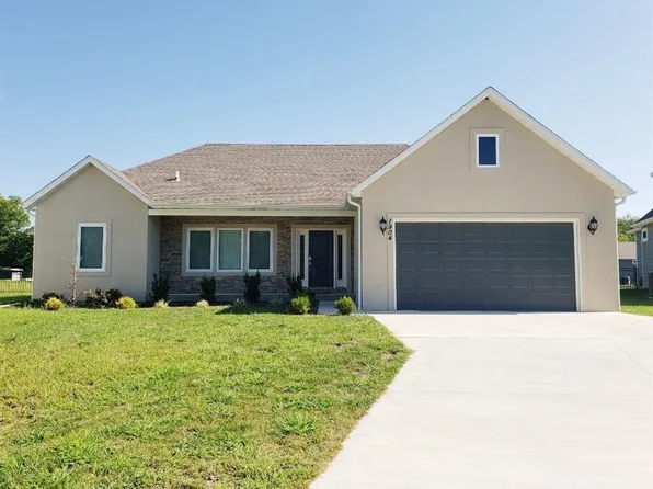 1904 Carnie Smith Ct, Pittsburg, KS 66762