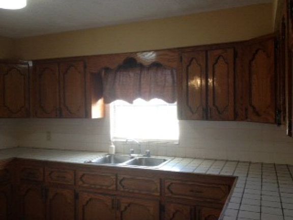 4th image of 808 W Buchanan Ave